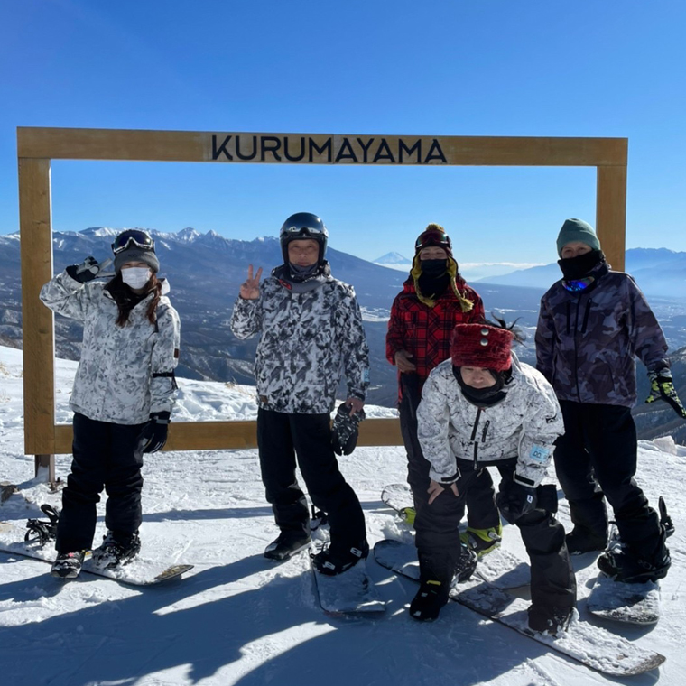 仲間とスノボーへ！